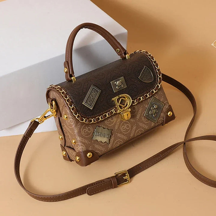 zelda™ – retro shoulder bag with monogram and gold details
