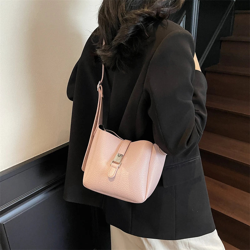 iris™ – modern bucket bag