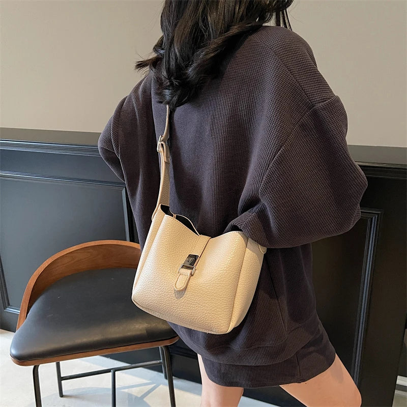 iris™ – modern bucket bag