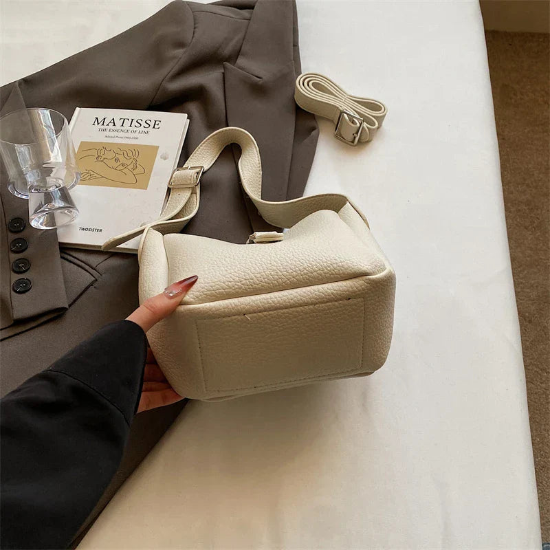 iris™ – modern bucket bag