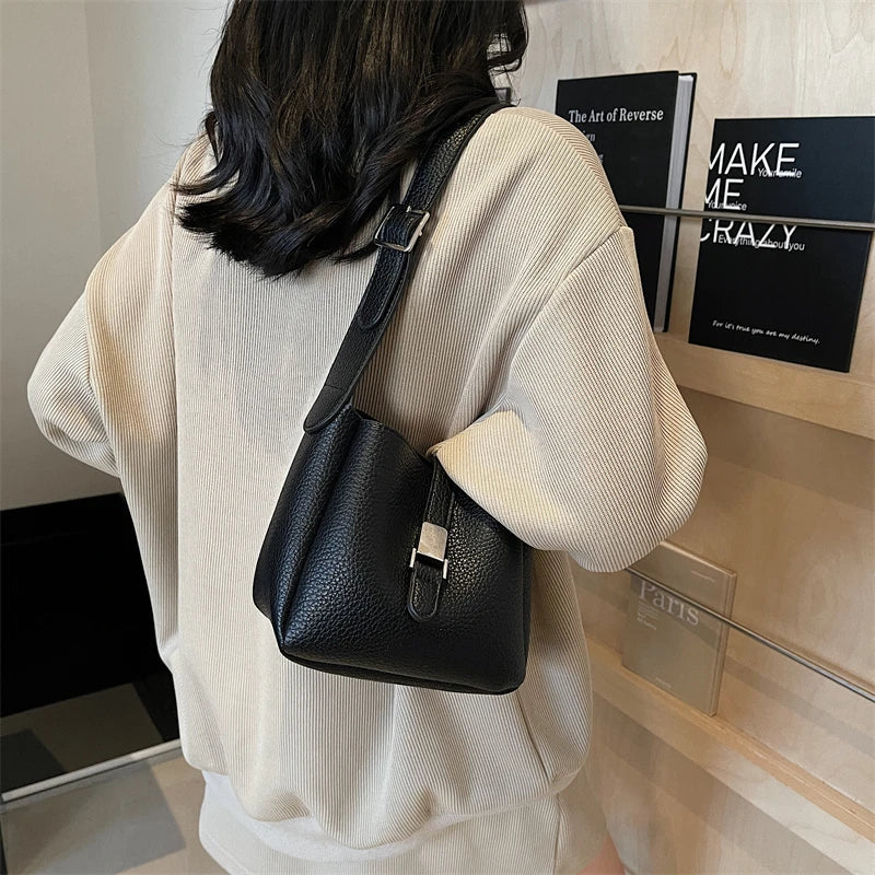 iris™ – modern bucket bag