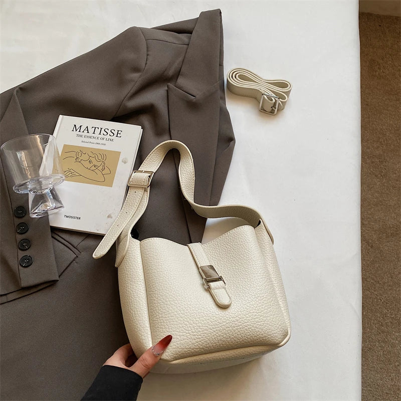 iris™ – modern bucket bag